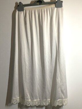 Marks & Spencer white half-slip, size medium
